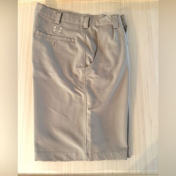 Under Armour Men's Tan Shorts, size 34 - Picture 1 of 4